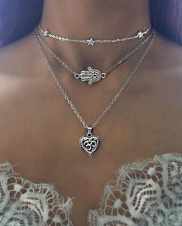 The hamsa pendant with hand and heart om will make you shine in any event