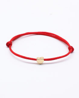 Ce bracelet en fil rouge vous aidera à connecter vos sentiments avec votre partenaire