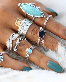 Surprise everyone with your boho chic set of rings