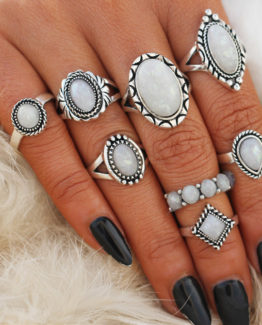 Scopri il potere di Opal con questo set di anelli boho chic