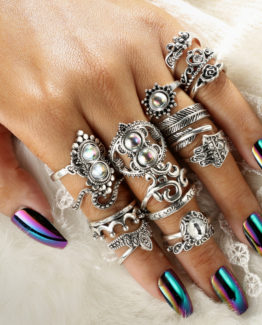 Let everyone admire your hands with this set of rings boho chic