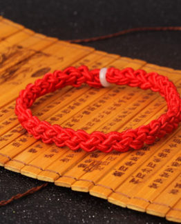 Acerca tu corazón al de tu pareja gracias a esta preciosa pulsera de hilo rojo