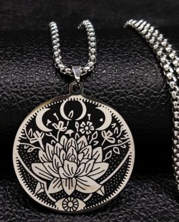 This Buddhist lotus shaped necklace astonish everyone