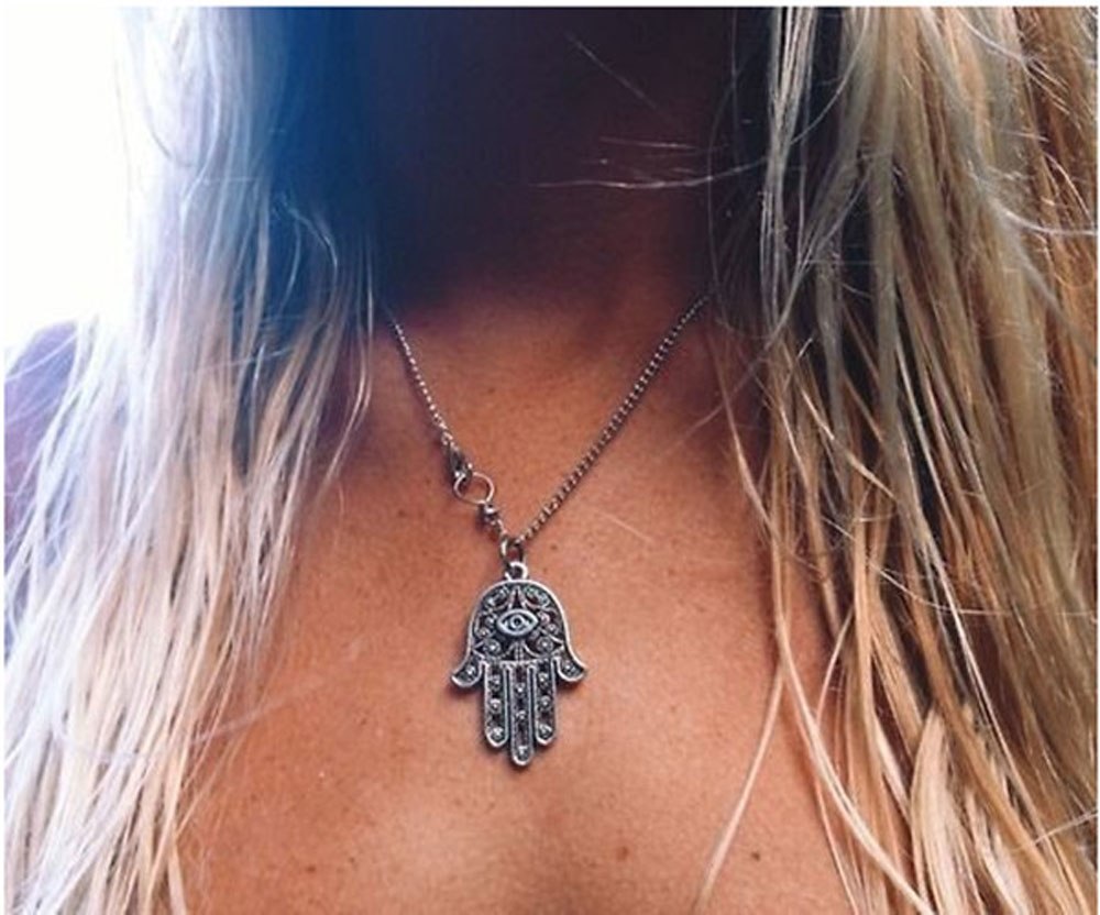 Leaves everyone with his mouth open with this pendant hamsa hand