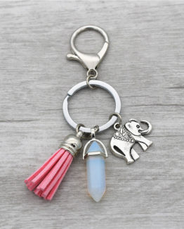 Let yourself go with the boho chic fashion thanks to this lovely keychain