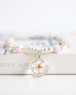 Go with a spring style with this lovely bracelet