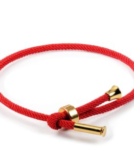 Obtenez un look unique à travers ce bracelet en fil rouge