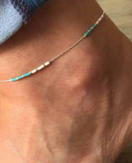 Surprise everyone with this minimalist chic boho anklet