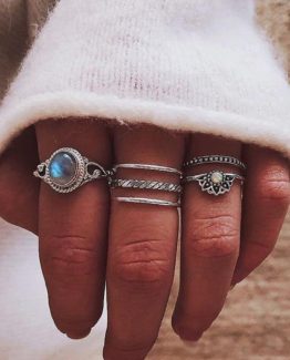 Get a different look with this set of rings boho chic