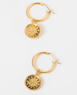Let the whole world agape with these precious earrings