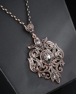 Get a different look with this pendant boho chic