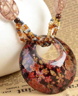 Leaves everyone speechless with this pendant boho chic