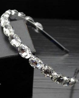 Make your look unique look with this beautiful diadem
