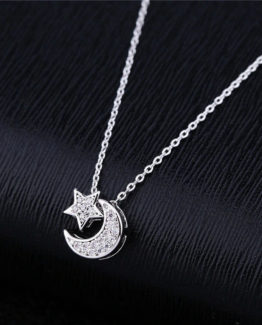 Be seduced by this wonderful pendant